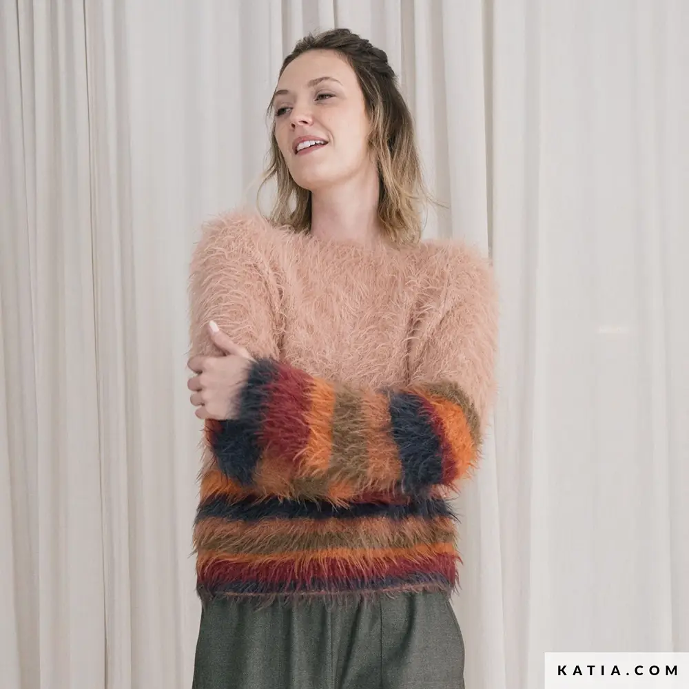 Katia - Trui in het rond in Fur Moda | Het Wolhuis Katia - Trui in het rond in Fur Moda | Het Wolhuis