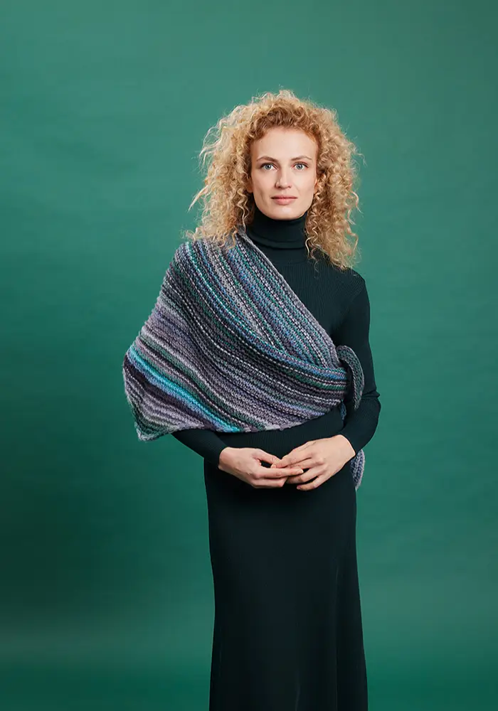 Lang Yarns - Driehoekige omslagdoek Verina - 93-02 | Het Wolhuis Lang Yarns - Driehoekige omslagdoek Verina - 93-02 - Afbeelding 3