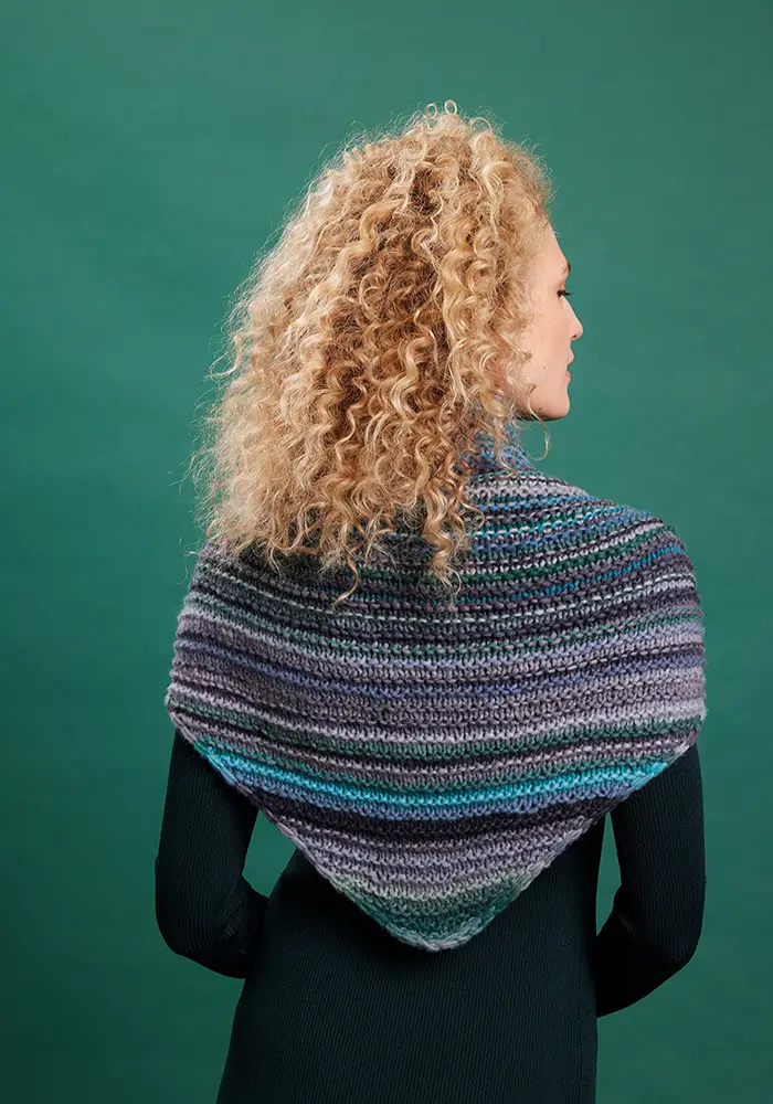 Lang Yarns - Driehoekige omslagdoek Verina - 93-02 | Het Wolhuis Lang Yarns - Driehoekige omslagdoek Verina - 93-02 | Het Wolhuis