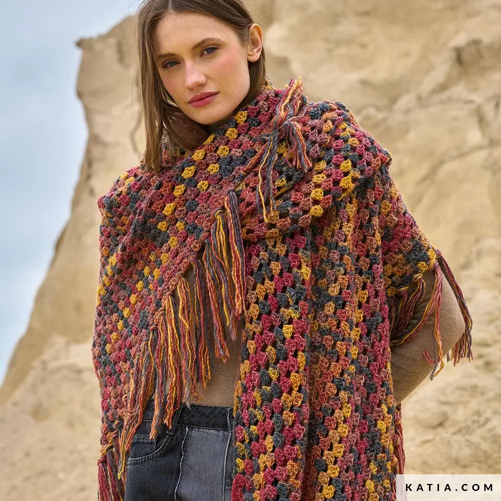 Katia - Gehaakte omslagdoek van Azteca Fine & Socks | Het Wolhuis Katia - Gehaakte omslagdoek van Azteca Fine & Socks | Het Wolhuis