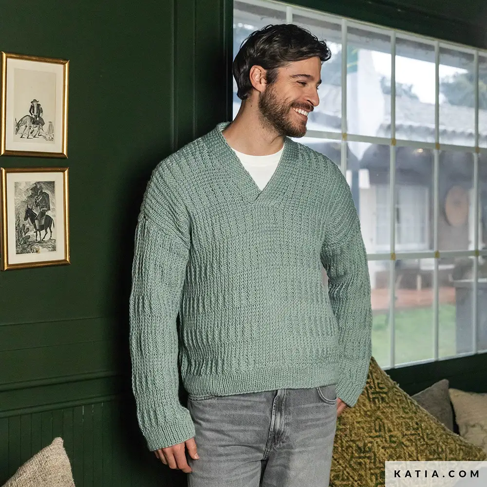 Katia - Herentrui met v-hals van Merino Aran - 2-17 | Het Wolhuis Katia - Herentrui met v-hals van Merino Aran - 2-17 | Het Wolhuis