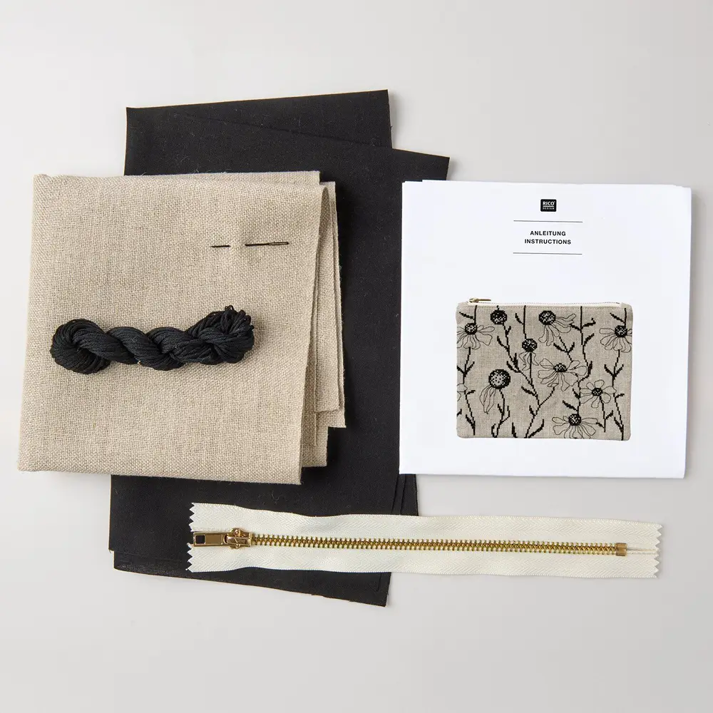 Rico - Borduurpakket met geteld kruissteekmotief: Echinacea-etui - 100442 | Het Wolhuis Rico Borduurpakket met geteld kruissteekmotief: Echinacea-etui - 100442 | Het Wolhuis